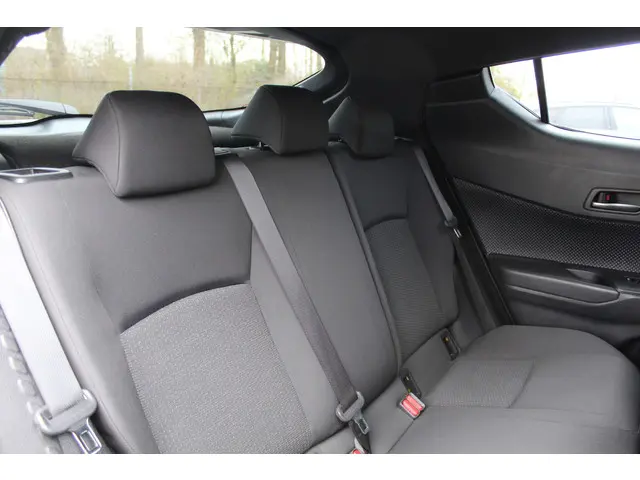 Toyota C-HR 1.8 Hybrid Active 2018 Hybride Benzine 16