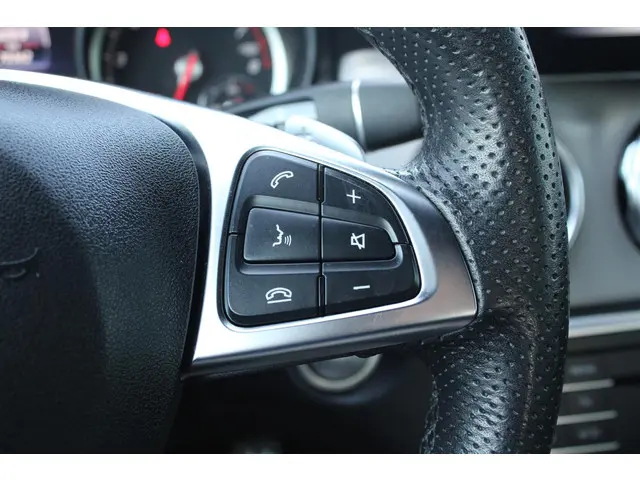 Mercedes-Benz GLA 180 Business 2018 Benzine 24