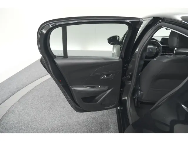 Peugeot 208 PureTech 100 Allure Pack 2023 Benzine 62