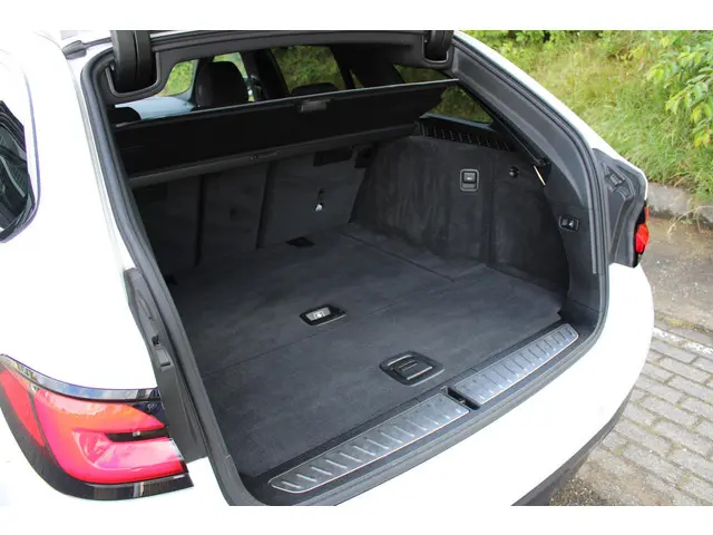 BMW 5 Serie Touring 520i 2022 Benzine 44