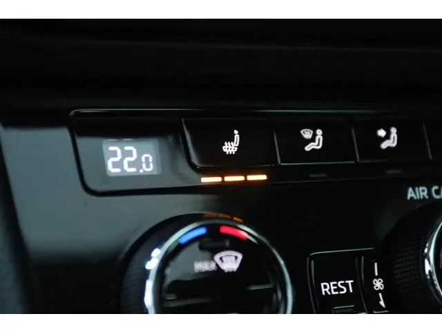 Škoda Superb 1.6 TDI AMBITION BUSINESS 2018 Diesel 25