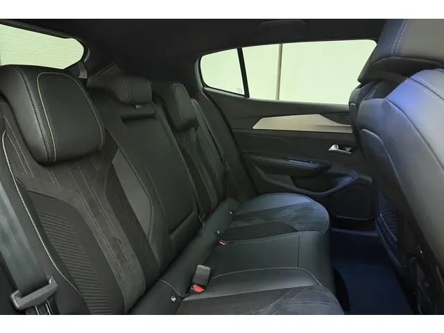 Peugeot 408 1.6 HYbrid GT 180 EAT8 2024 Hybride Benzine 15