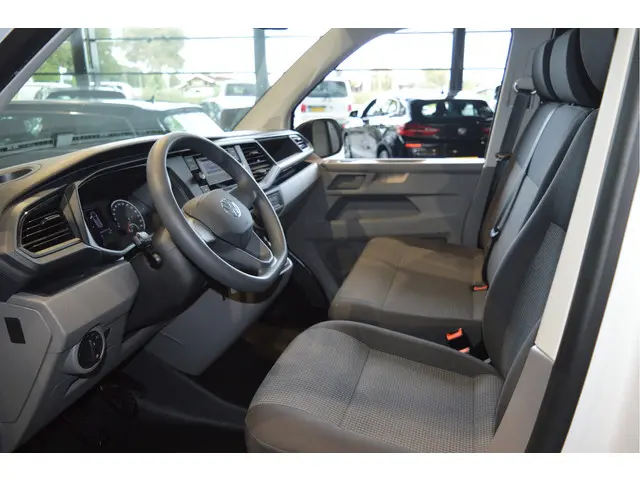 Volkswagen Transporter 2.0 TDI L2H1 28 150pk 2023 Diesel 7