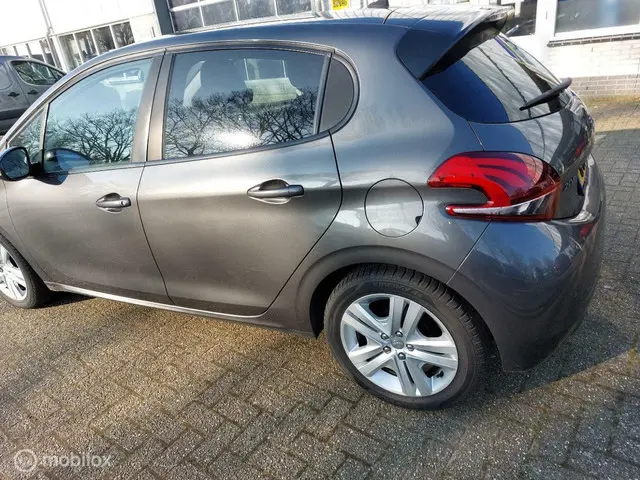 Peugeot 208 1.2 PureTech Active 2019 Benzine 3