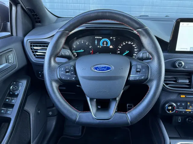 Ford Focus 1.0 ECOBOOST ST LINE BUSINESS 2019 Benzine 6