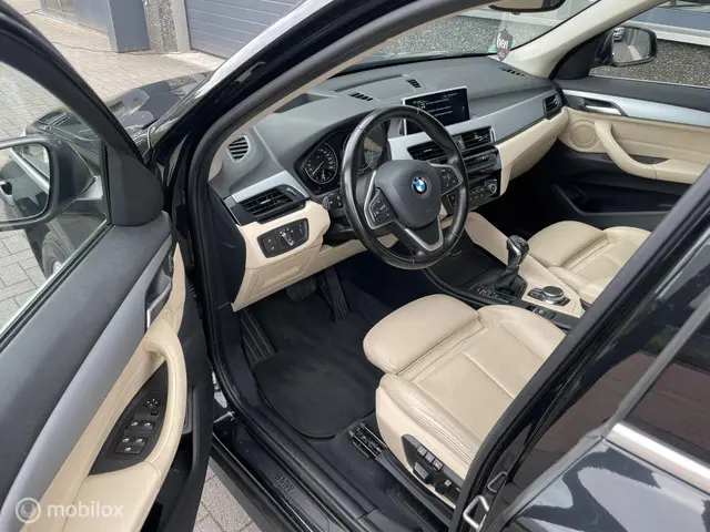 BMW X1 sDrive20i High Executive 2017 Benzine 13