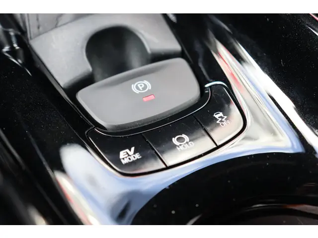 Toyota C-HR 1.8 Hybrid Executive 2019 Hybride Benzine 35