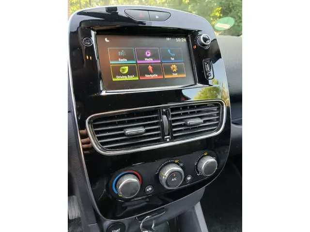 Renault Clio Estate 0.9 TCe Limited 2018 Benzine 12