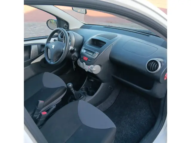 Peugeot 107 1.0 Access Accent 2012 Benzine 9