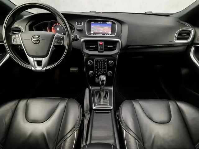 Volvo V40 2.0 T4 R-Design Sport 2018 Benzine 6