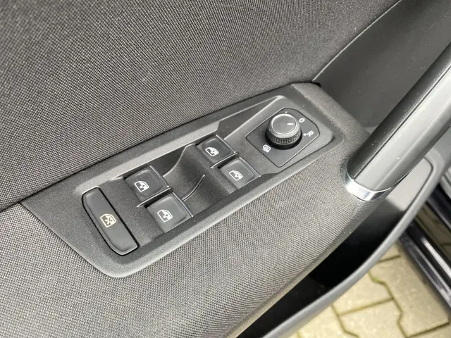 Volkswagen Touran 1.2 TSI Highline 7p 2018 Benzine 19