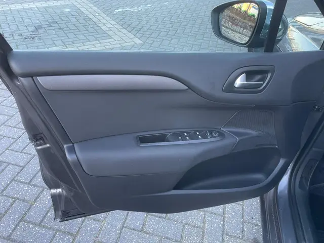 Citroën C4 1.2 PureTech Feel Collection 2015 Benzine 8