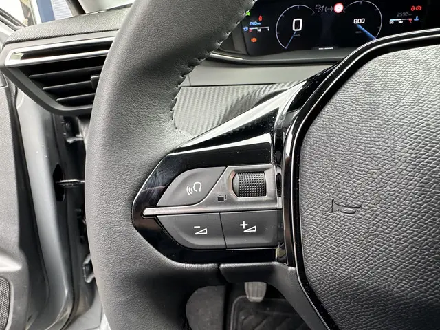 Peugeot 208 1.2 Turbo 100 PK Allure 2025 Benzine 42