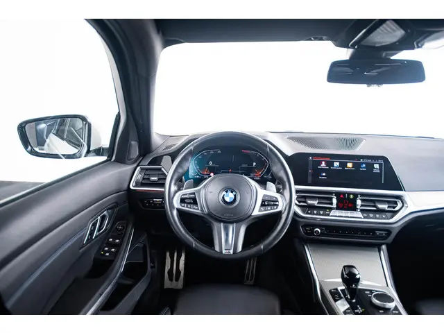 BMW 3 Serie 320i Business Edition 2021 Benzine 14