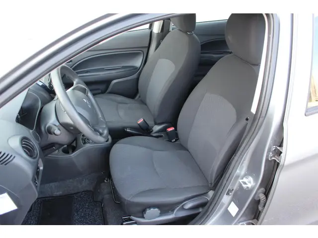 Mitsubishi Space Star 1.0 Cool+ 2019 Benzine 10