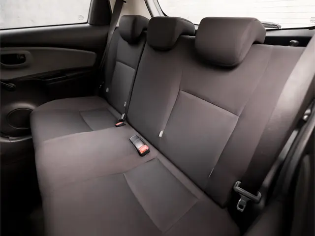 Toyota Yaris 1.0 VVT-i Sport 2015 Benzine 14