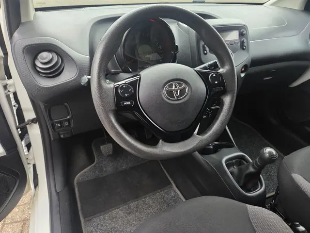 Toyota Aygo 1.0 VVT-i x-fun 5 deurs airco 2018 Benzine 15