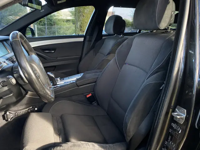 BMW 5 Serie Touring 520i 2013 Benzine 18
