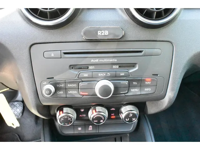 Audi A1 Sportback 1.2 TFSI Pro Line S 2012 Benzine 17