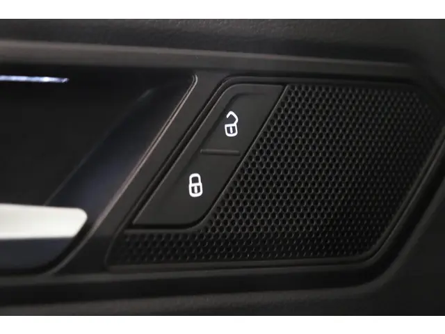 Volkswagen Tiguan 1.5 TSI R-Line 2021 Benzine 28