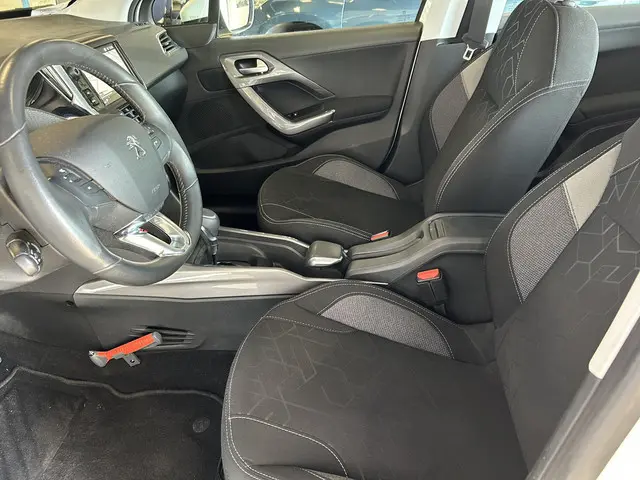 Peugeot 2008 1.2 PureTech Blue Lion Automaat 2019 Benzine 5
