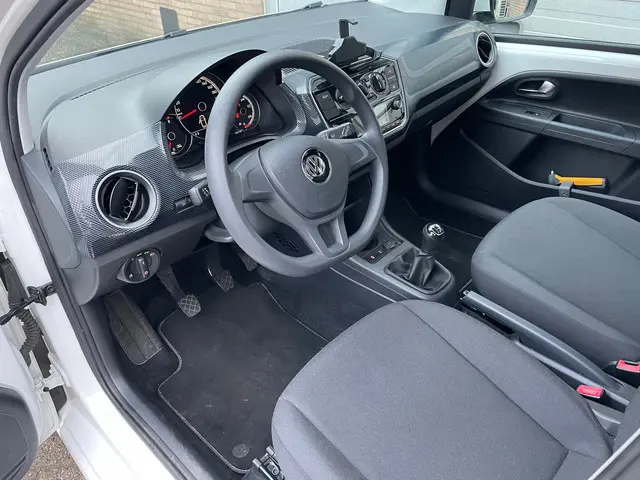 Volkswagen up! 1.0 BMT move up! 2017 Benzine 10