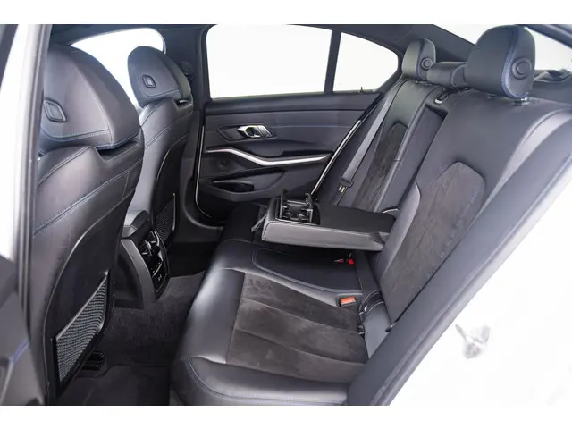 BMW 3 Serie 320i Business Edition 2021 Benzine 20