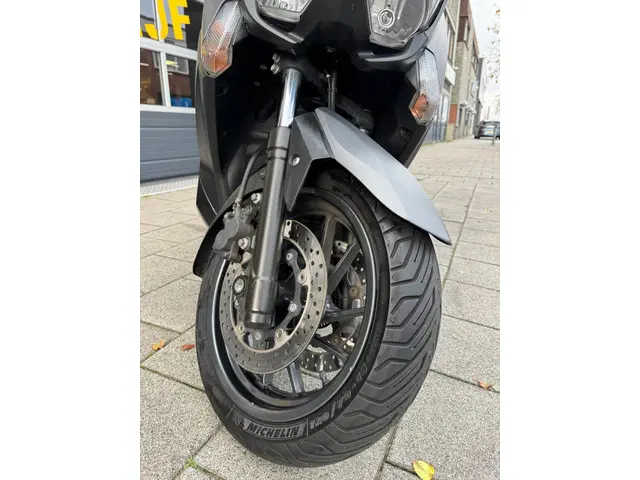 Yamaha X MAX Scooter 400 ABS 2017 Benzine 7