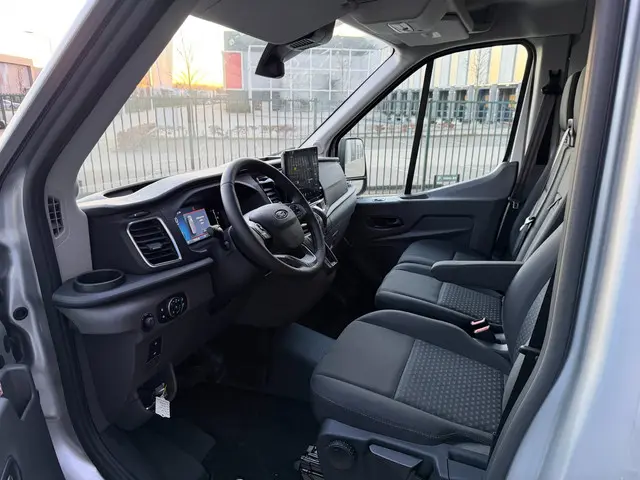 Ford Transit 350 2.0 TDCI L3H2 Limited RWD 2024 Diesel 12