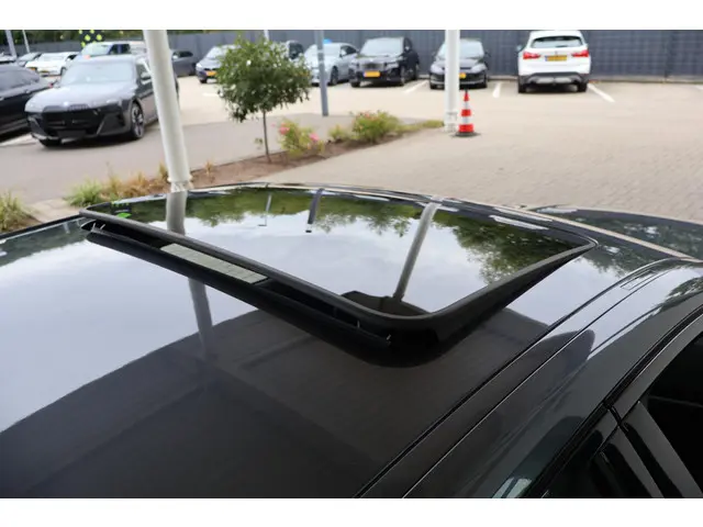 BMW 3 Serie 320i High Executive 2019 Benzine 9