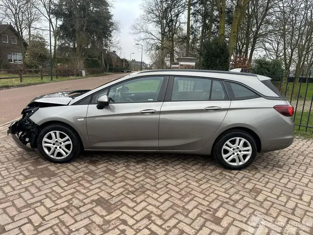 Opel Astra 1.0 Online Ed. SPORTS TOURER 2017 Benzine 2