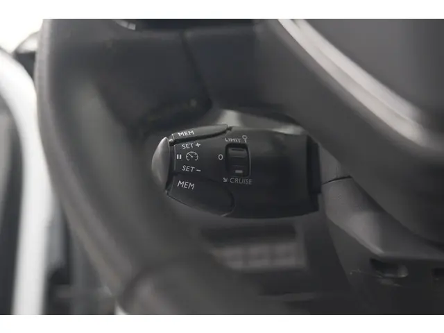 Peugeot 2008 PureTech 130 EAT8 GT 2024 Benzine 40