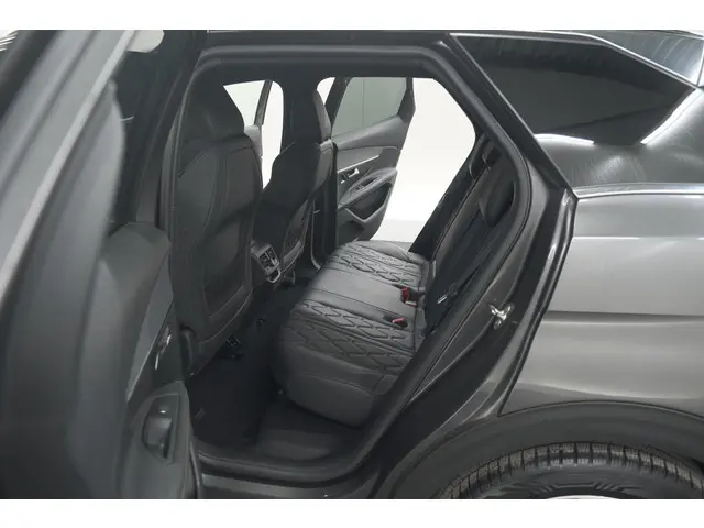 Peugeot 3008 1.6 PureTech 180 GT Line 2019 Benzine 37