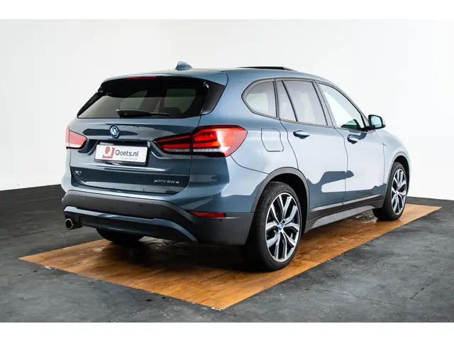 BMW X1 xDrive25e High Executive 2022 Hybride Benzine 11