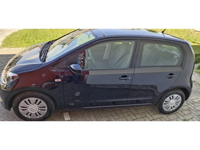 Volkswagen up! 1.0 move up! BlueM. 2015 Benzine 8