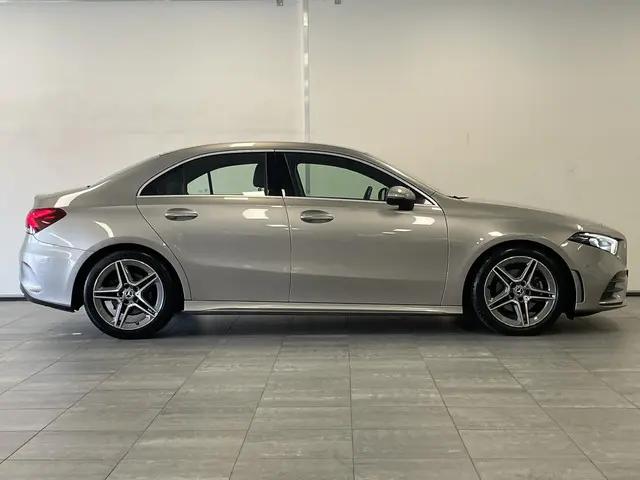 Mercedes-Benz A-Klasse 200 AMG-Line 2019 Benzine 24