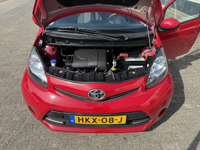 Toyota Aygo 1.0 VVT-i Dynamic Orange 2013 Benzine 6