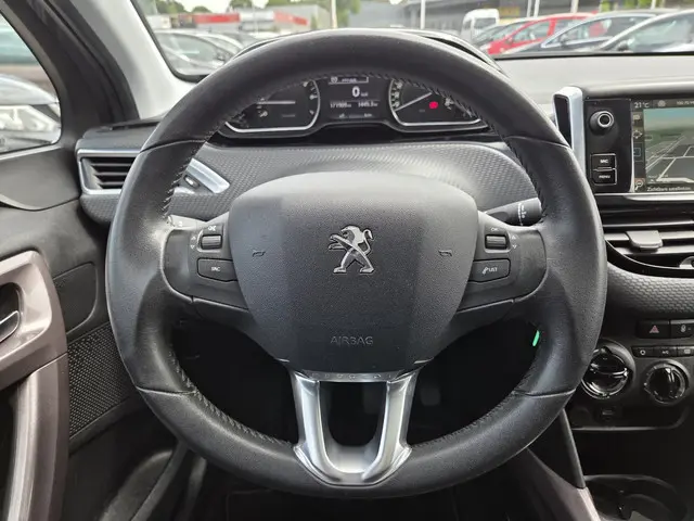 Peugeot 2008 1.2 PureTech Style/PANO/NAVI 2015 Benzine 14