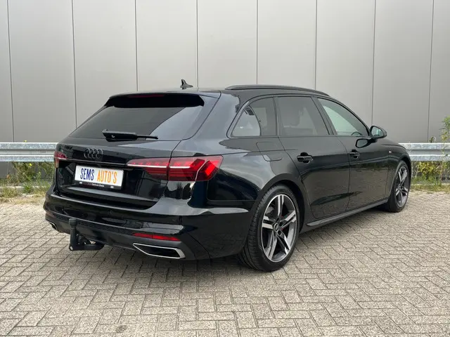 Audi A4 Avant 40 TFSI S-Line Competition 2023 Benzine 5