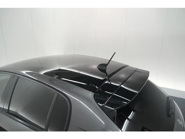 Peugeot 208 PureTech 100 GT 2023 Benzine 21
