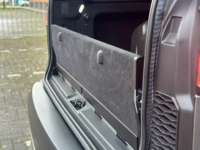 Land Rover Discovery 3.0 Td6 HSE Luxury 2019 Diesel 38