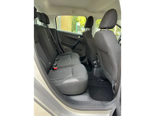 Peugeot 208 1.2 VTi Active 2013 Benzine 15