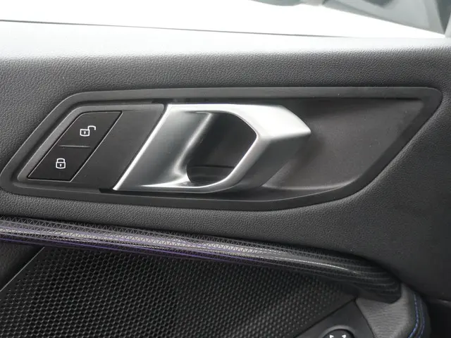 BMW 1 Serie 118i 2024 Benzine 18