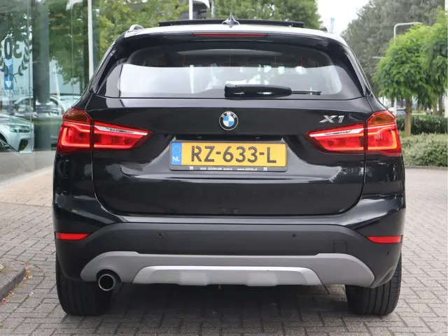 BMW X1 sDrive18i 136 PK High Executive 2017 Benzine 24