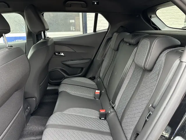 Peugeot 2008 1.2 Turbo 100 PK Allure 2024 Benzine 27