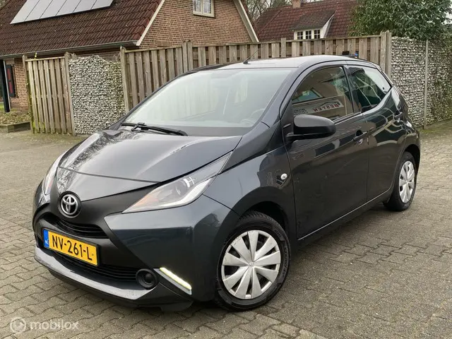 Toyota Aygo 1.0 VVT-i x-now 2017 Benzine 5