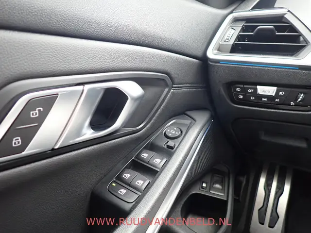 BMW 3 Serie Touring 330e 2021 Hybride Benzine 15