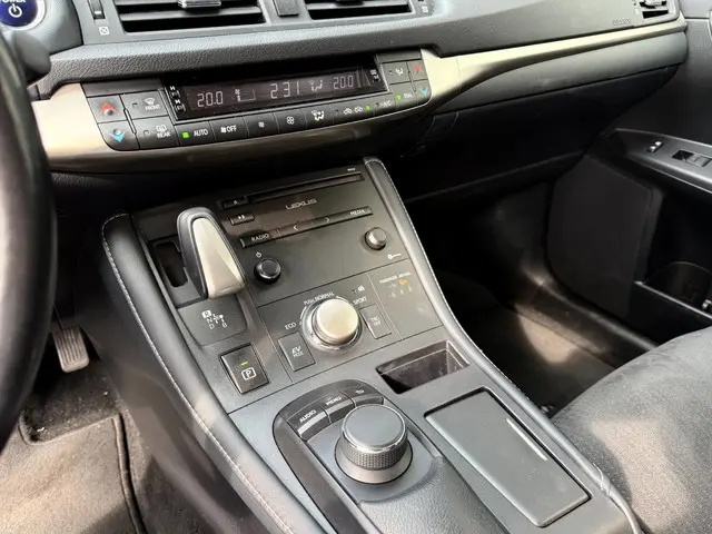 Lexus CT 200h Business Line 2018 Hybride Benzine 12