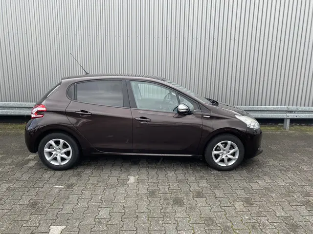 Peugeot 208 1.2 VTi Urban Soul 2013 Benzine 10
