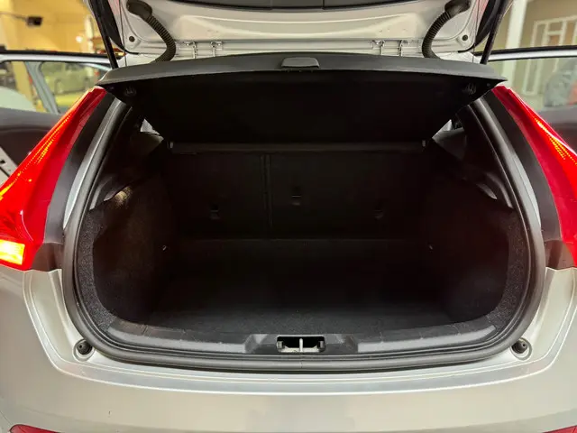 Volvo V40 2.0 T2 Momentum NAVI CRUISE PDC 2017 Benzine 28